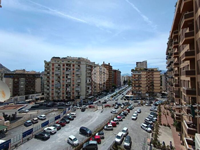 Appartamento con 6 locali in vendita in Via Sardegna, Giotto Galilei Palagonia, Palermo