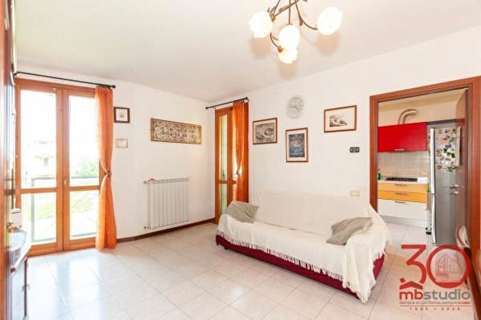 Appartamento trilocale in vendita in Via Pasubio, Venegono Superiore