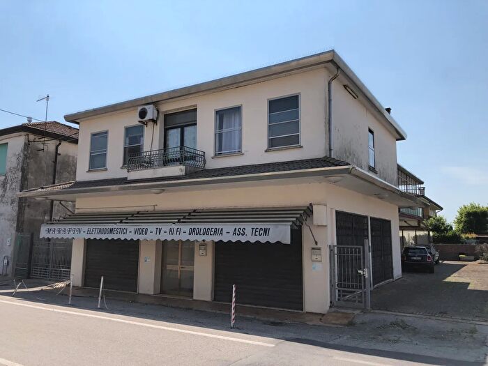 Casa con 9 locali in vendita in Via San Donato, Correzzola