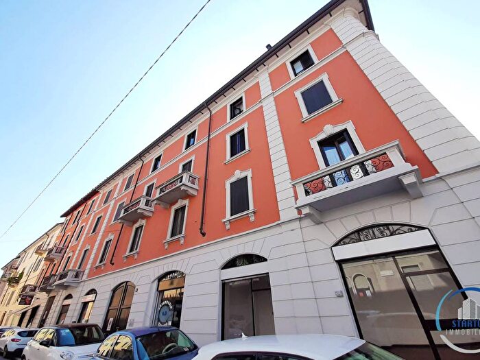 Appartamento quadrilocale in affitto in Via Monte Palombino, Santa Giulia, Milano