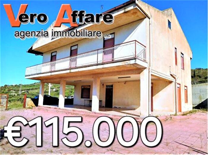 Casa con 6 locali in vendita in Via, Aragona