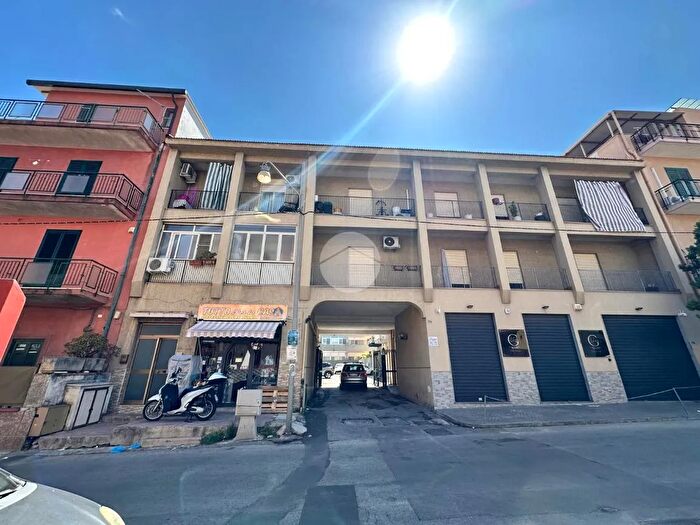 Appartamento quadrilocale in vendita in Via Villagrazia, Palermo