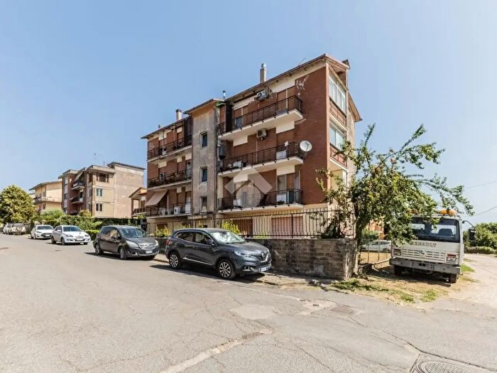 Appartamento con 5 locali in vendita in Via Cristoforo Colombo, Ronciglione