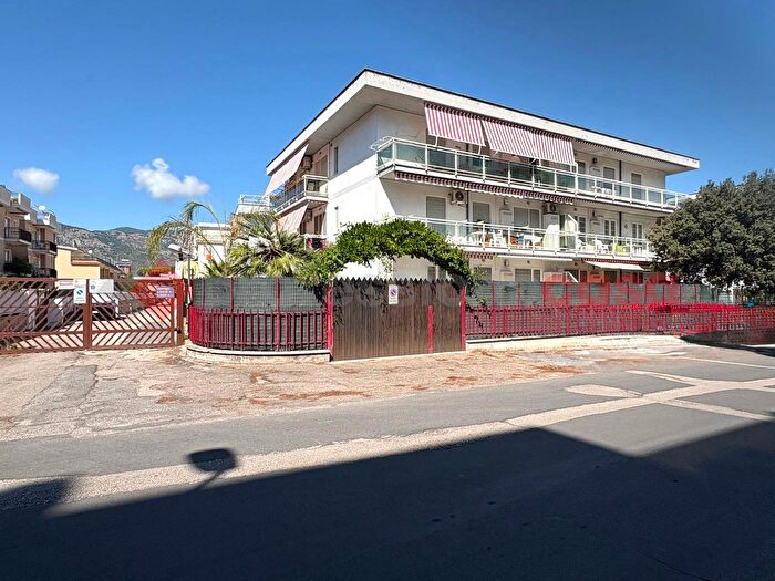 Appartamento trilocale in vendita in Viale Europa, Terracina