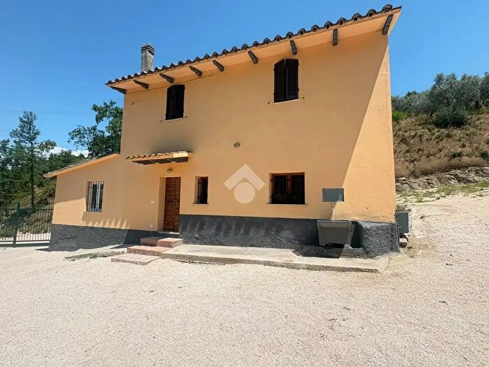 Casa quadrilocale in vendita in Via dell' Acquedotto, Torgiano