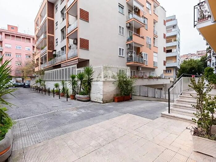 Appartamento trilocale in vendita in Viale Somalia, Roma