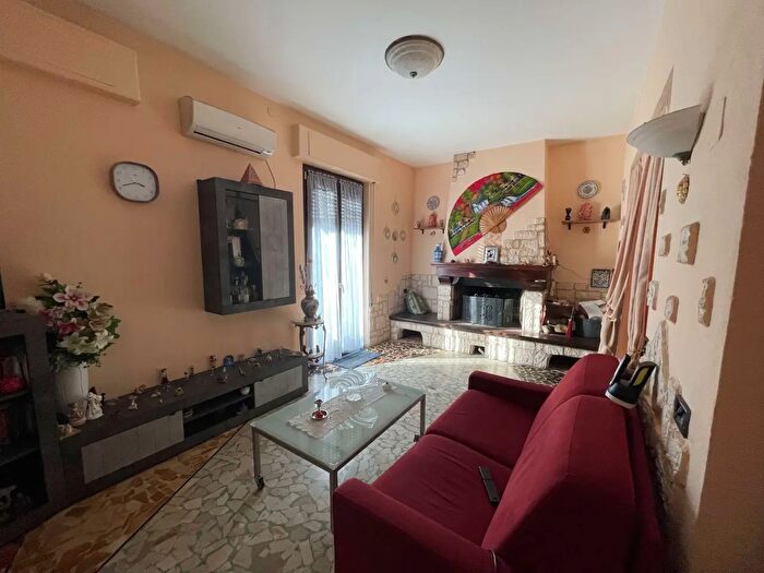 Casa con 8 locali in vendita in Castelnuovo Magra