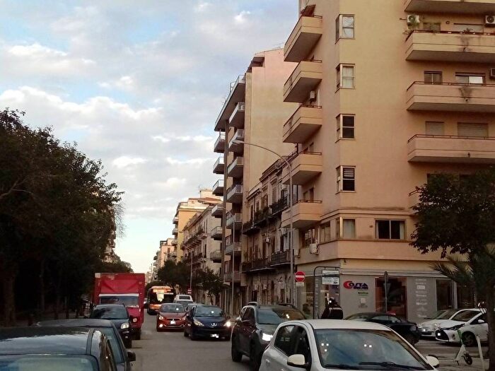 Appartamento con 6 locali in affitto in Via Dante, Malaspina, Palermo