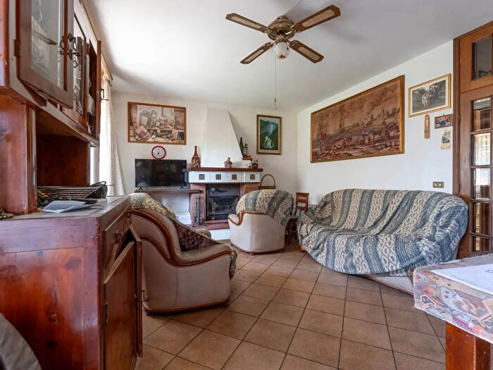 Casa con 6 locali in vendita in Via Sarzanese, Lucca