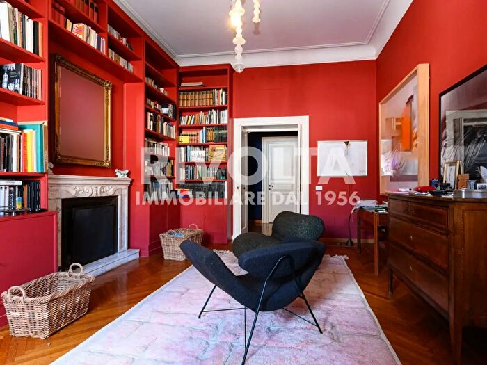 Appartamento con 5 locali in affitto in Via di Monserrato, Roma