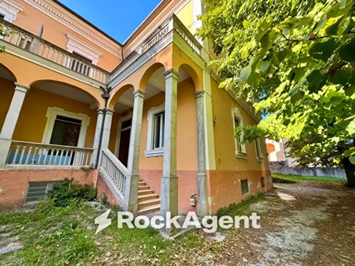 Appartamento con 5 locali in vendita in Via Amiternina, L'Aquila