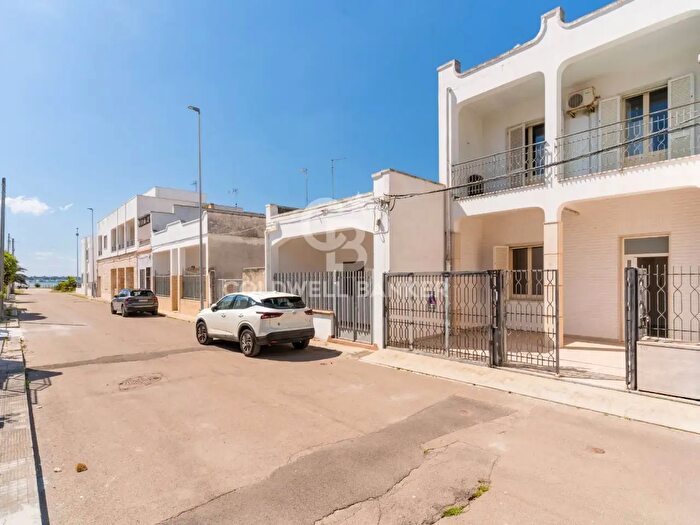 Casa quadrilocale in vendita in Via Francesco Giuliani, Porto Cesareo