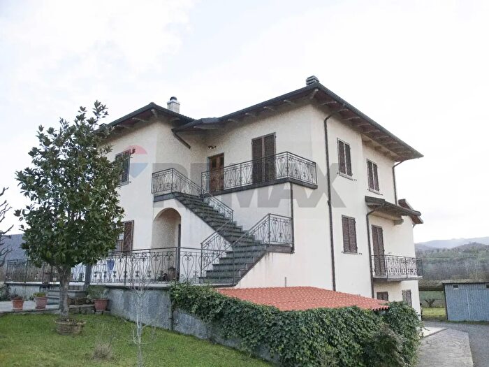 Casa con 7 locali in vendita in Via Aretina, Poppi