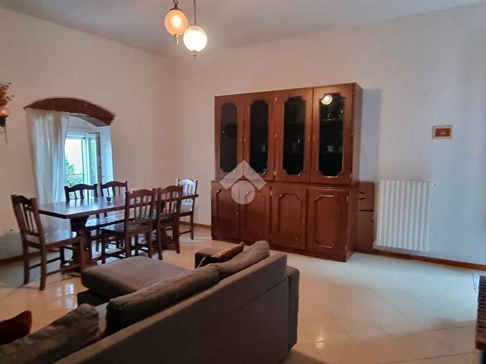 Appartamento trilocale in affitto in Via S Ercolano, Centro, Spello