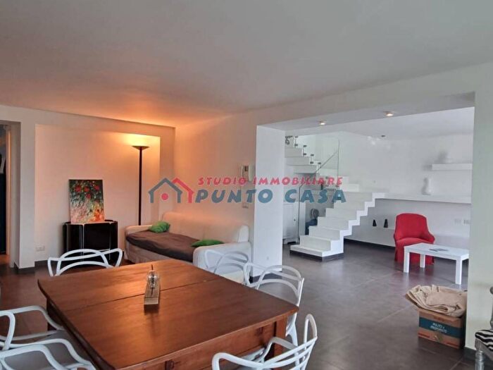 Casa quadrilocale in affitto in Via Monaci, Valderice