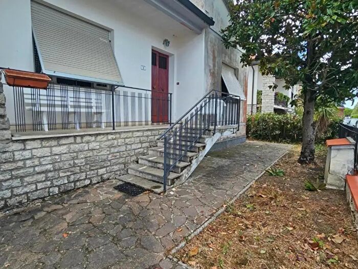Casa con 7 locali in affitto in Eonardo da Vinci, Collesalvetti