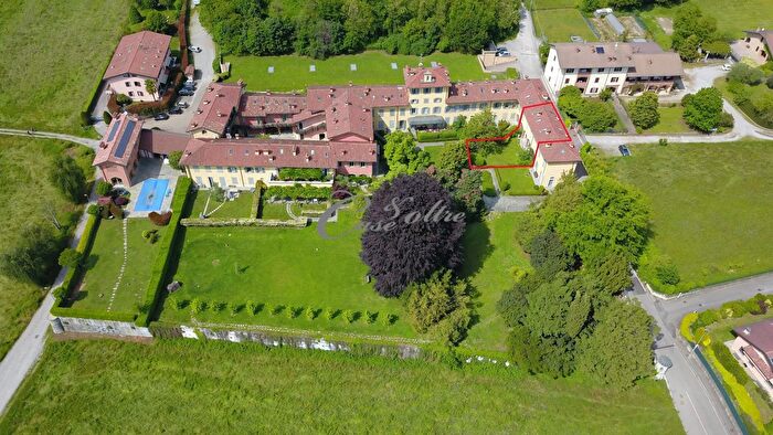 Appartamento con 5 locali in vendita in Via Silvia Pellico, Cantu