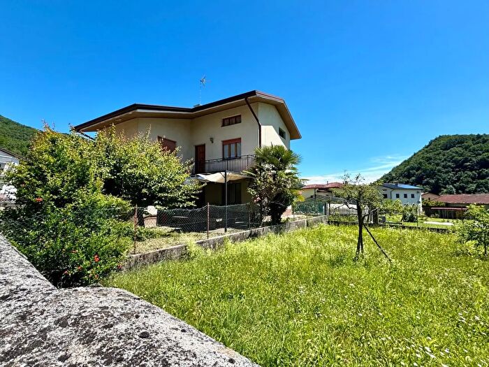 Casa trilocale in vendita in Travesio