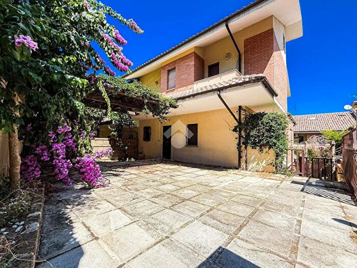 Appartamento quadrilocale in vendita in Via Brecciarola, Casalincontrada