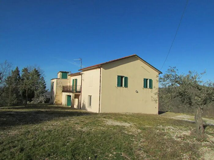 Casa con 10 locali in vendita in Baschi