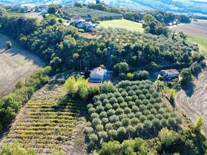Casa con 7 locali in vendita in Vocabolo Poggio, Todi