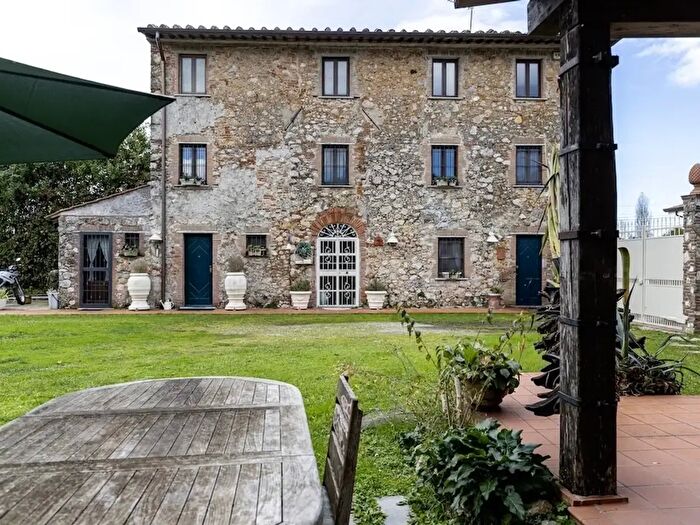 Casa con 10 locali in vendita in Via dei Ciardi, Camaiore
