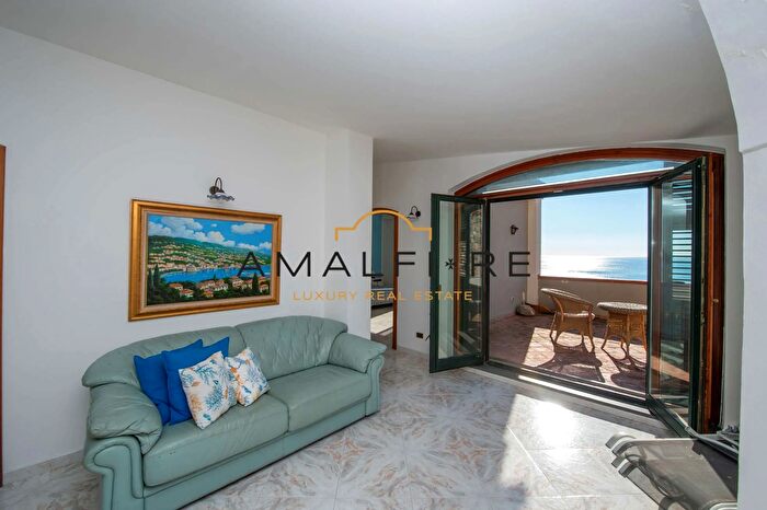 Appartamento con 12 locali in vendita in Via Smeraldo, Conca Dei Marini