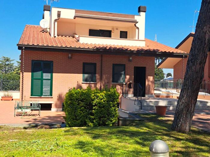 Casa con 5 locali in affitto in Via Giovanni Giuseppe Gizzi, Casal Lumbroso, Roma