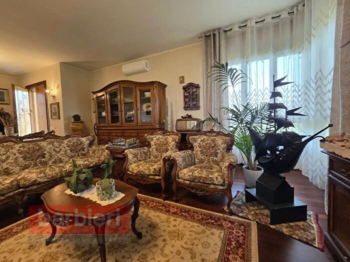 Casa con 13 locali in vendita in Via Salra, Cervia