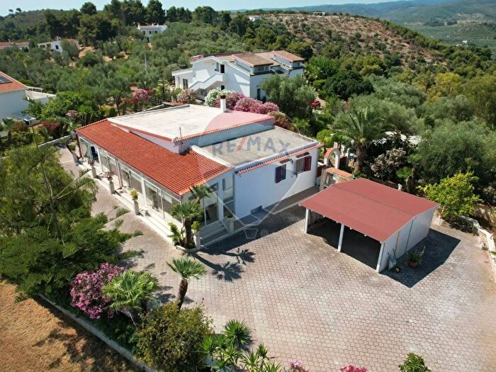 Casa con 8 locali in vendita in Località Defensola Snc, Vieste