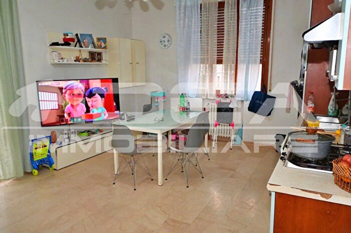 Appartamento trilocale in vendita in Via Padova Modena, Modena