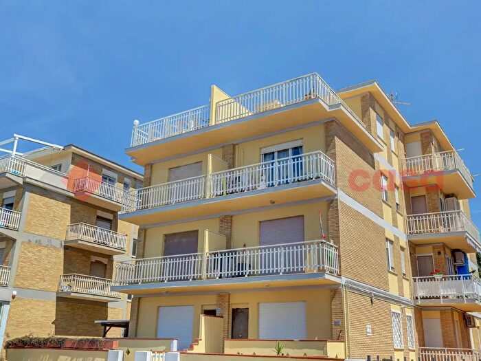 Appartamento trilocale in vendita in Via Lungomare, Latina