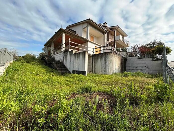 Casa con 5 locali in vendita in San Severino Marche