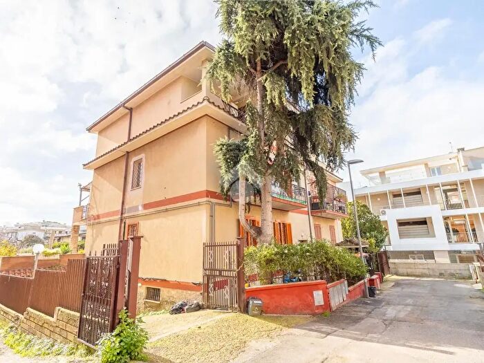 Appartamento trilocale in vendita in Piazza Palmiro Togliatti, Marino