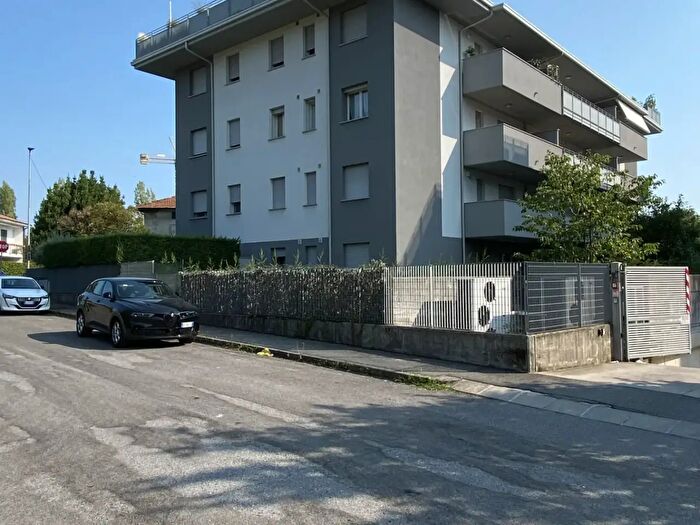 Appartamento trilocale in vendita in Via Daste E Spalenga, Bergamo