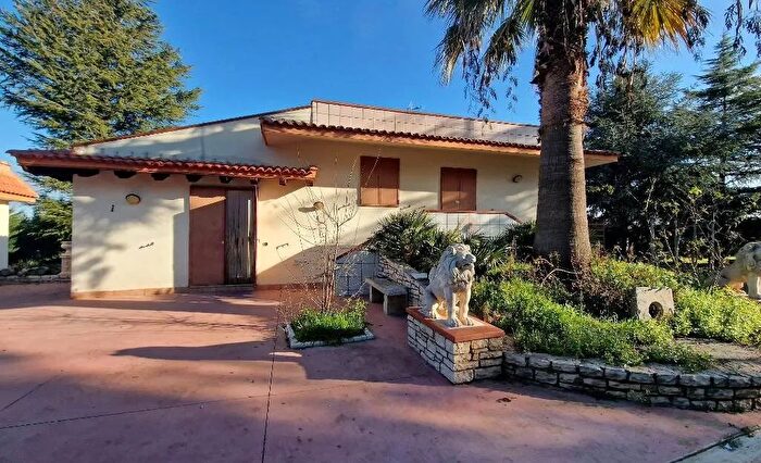 Casa trilocale in vendita in Troianelli Andria Castel del Monte Boschetto, Andria