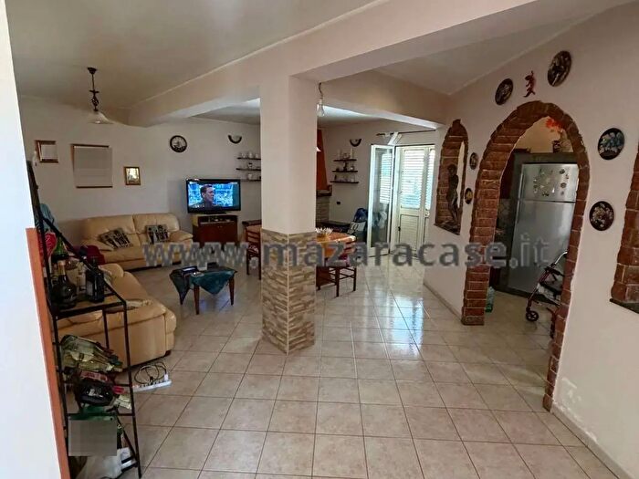 Casa con 12 locali in vendita in Via Tevere, Mazara Del Vallo