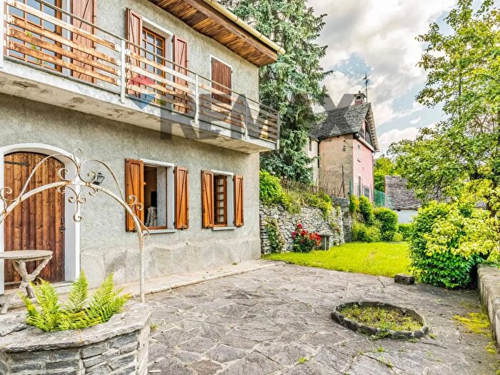 Casa con 12 locali in vendita in Via alla Selva Snc, Toceno