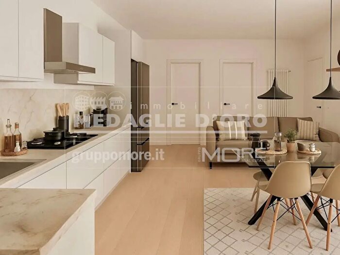 Appartamento quadrilocale in vendita in AdZe Via Guicciardini, Modena