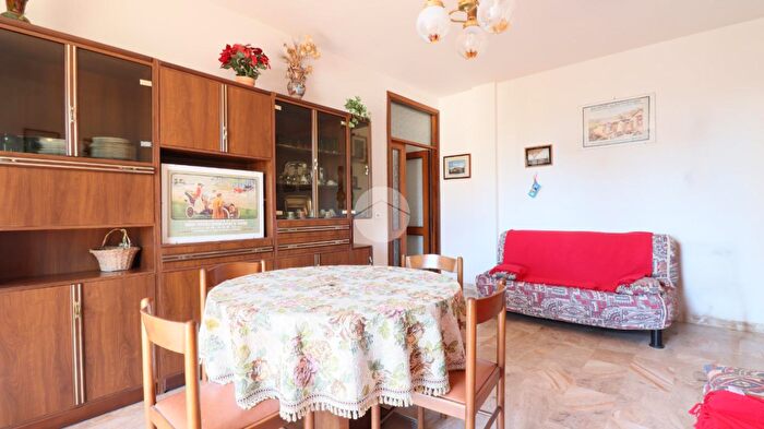 Appartamento quadrilocale in vendita in Via De Carolis, Grottammare