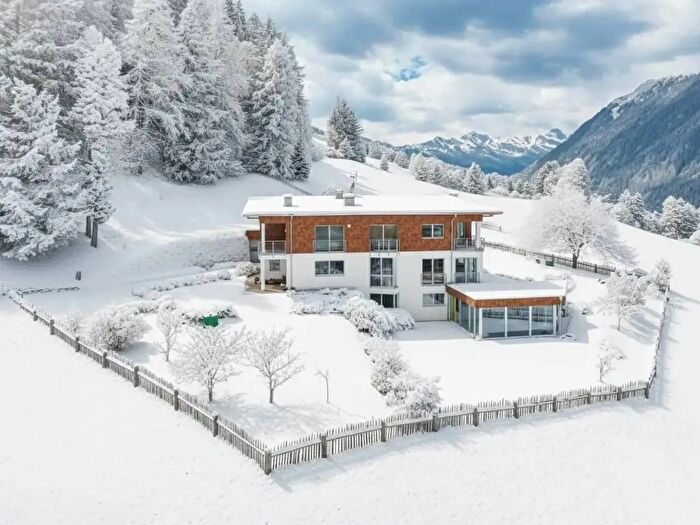 Casa con 9 locali in vendita in Racines