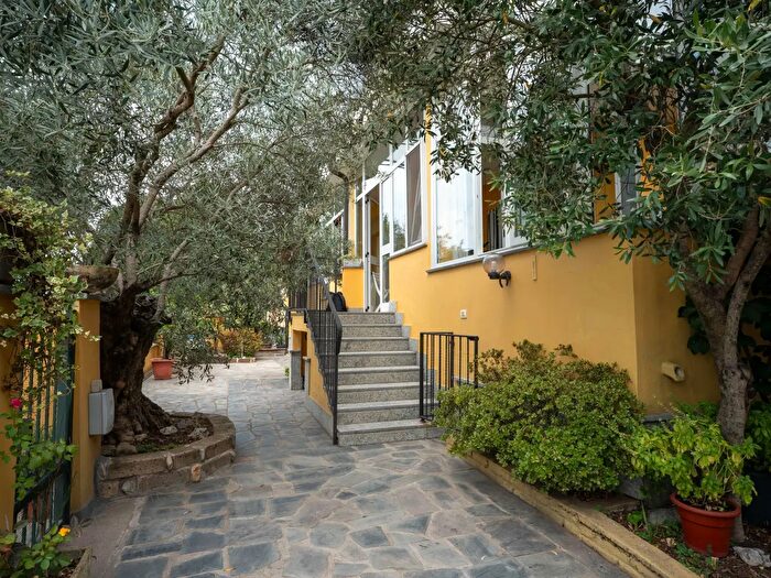 Casa quadrilocale in vendita in Via delle Camelie, Cameri