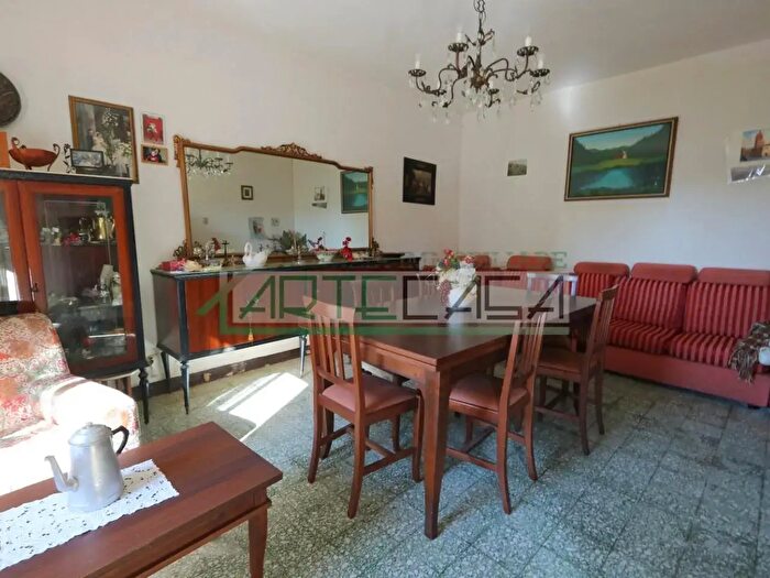 Casa con 6 locali in vendita in Buti