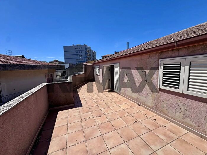Appartamento con 8 locali in vendita in Via Marzabotto, Ragusa