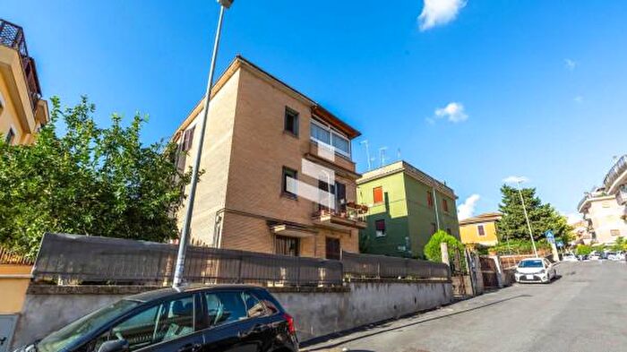 Appartamento trilocale in vendita in Via Augusto Tebaldi, Roma