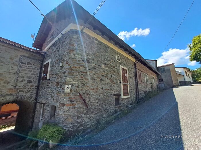 Casa con 10 locali in vendita in Tresana