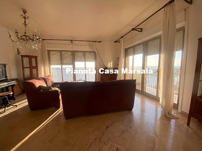 Appartamento quadrilocale in affitto in Piazza Piemonte e Lombardo, Centro Urbano, Marsala
