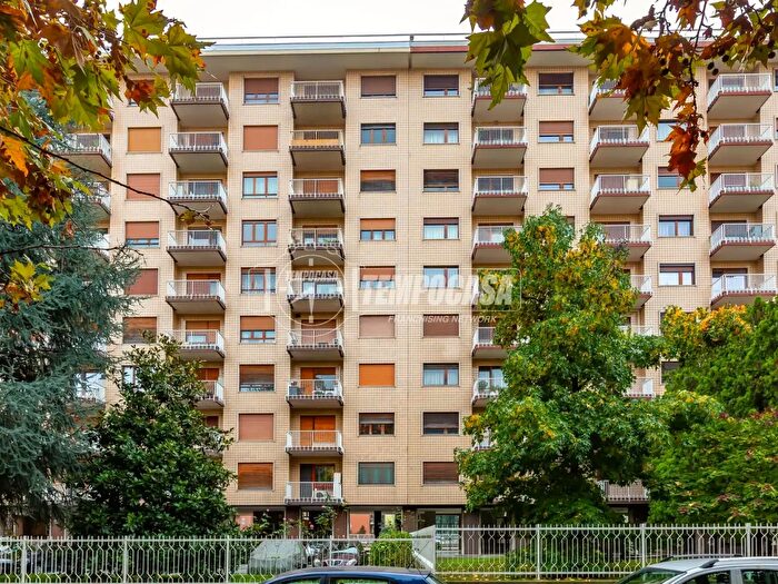 Appartamento trilocale in vendita in Corso Grosseto, Torino