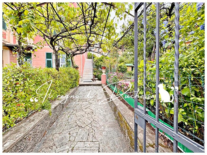 Appartamento con 7 locali in vendita in Via Dapino, Genova