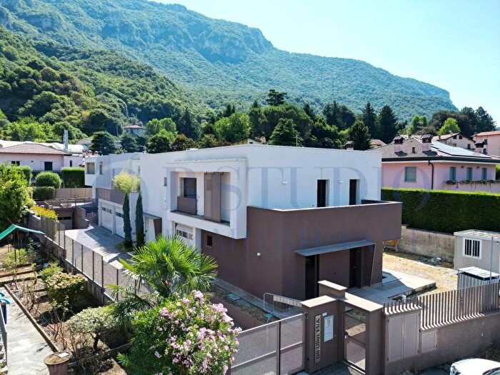 Casa quadrilocale in vendita in Via Amilcare Ponchielli Lecco, Lecco
